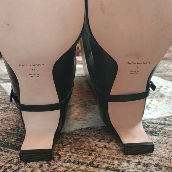 Elegant Black Women's Boots - Picture 4 of 4